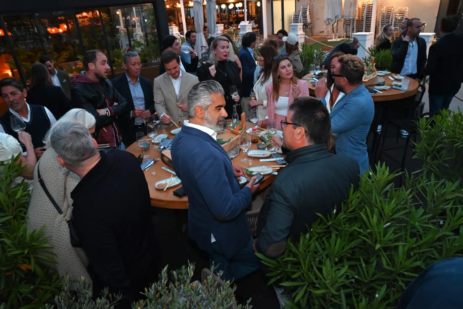 Invitados en la terraza